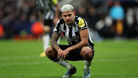 Giấc mơ hoang đường của Newcastle kết thúc bởi sự ngây thơ và chấn thương- Ảnh 1. Bruno Guimaraes cố gắng kìm nén sự thất vọng sau trận thua 1-2 của Newcastle trước Milan - Ảnh: Getty Images