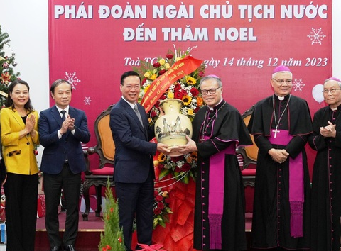 Chủ tịch nước Võ Văn Thưởng chúc mừng Giáng sinh Tổng giáo phận Huế- Ảnh 1. Chủ tịch nước Võ Văn Thưởng đến thăm, chúc mừng Giáng sinh Tổng giáo phận Huế - Ảnh: NGỌC HIẾU