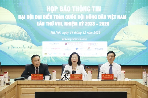 Điểm mới trong cơ cấu ủy viên Ban chấp hành Trung ương Hội Nông dân Việt Nam khóa 8- Ảnh 1. Phó chủ tịch Trung ương Hội Nông dân Việt Nam Bùi Thị Thơm thông tin tại đại hội - Ảnh: P. HƯNG