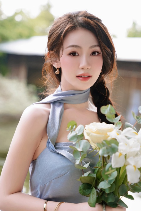 Lộ diện bản sao Đặng Thu Thảo ở top 40 Miss Cosmo Vietnam- Ảnh 2. Ở nhiều góc nghiêng, Đậu Hải Minh Anh có nhiều nét giống hoa hậu Đặng Thu Thảo đến khó tin