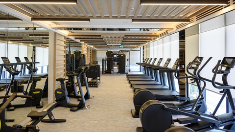 Có gì trong khu căn hộ hàng hiệu Marriott tại Việt Nam?- Ảnh 8. Phòng gym với trang thiết bị hiện đại và “tầm nhìn xuất sắc”