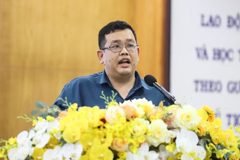 Năm cuối cùng thi tuyển sinh lớp 10 theo chương trình cũ, đề thi ra sao?- Ảnh 3. Ông Nguyễn Võ Đăng Khoa, phó trưởng Phòng khảo thí và kiểm định chất lượng giáo dục, Sở Giáo dục và Đào tạo TP.HCM, nói về tuyển sinh lớp 10 tại hội nghị ngày 14-12-2023 - Ảnh: PHƯƠNG QUYÊN