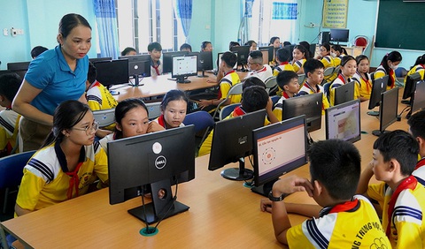 Đề thi học sinh giỏi môn tin học lớp 9 sai, vẫn có thí sinh đạt điểm tuyệt đối- Ảnh 1. Môn tin học ngày càng được học sinh các trường tại Quảng Bình quan tâm - Ảnh: NH.V.