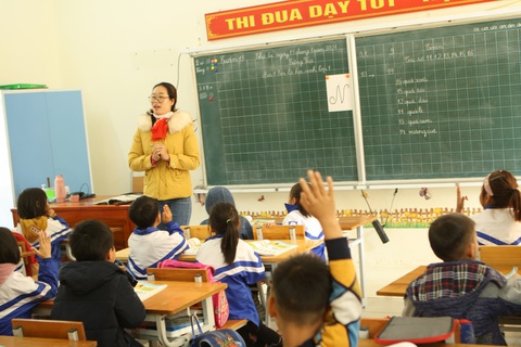 Tiếp tục đề xuất lương nhà giáo cao nhất trong thang bậc lương- Ảnh 1. Lương nhà giáo vẫn chưa cao là một trong những hạn chế được nêu tại hội nghị tổng kết nghị quyết 29/NQ-TW do Bộ Giáo dục và Đào tạo tổ chức ngày 14-12 - Ảnh: VĨNH HÀ