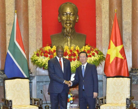 Chủ tịch nước Võ Văn Thưởng tiếp Phó tổng thống Nam Phi Paul Mashatile chiều 14-12 - Ảnh: TTXVN Chủ tịch nước Võ Văn Thưởng tiếp Phó tổng thống Nam Phi Paul Mashatile chiều 14-12 - Ảnh: TTXVN