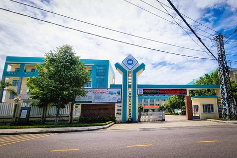 Vụ giảng viên ngưng dạy vì nợ lương: Sẽ dạy hết tháng 12- Ảnh 1. Trường cao đẳng Y tế Quảng Nam, nơi xảy ra nợ lương kéo dài gây bức xúc cho cán bộ, giảng viên - Ảnh: H.B.