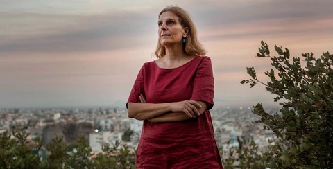 Bà Myrivili, cựu phó thị trưởng Athens, hiện có vai trò toàn cầu trong việc giảm thiểu tác động thảm khốc của khí hậu nóng lên. Cô ấy là giám đốc nhiệt độ đầu tiên của Liên Hiệp Quốc - và có nhiệm vụ giữ cho mọi người mát mẻ khi hành tinh sôi sục. - Ảnh: THE NEW YORK TIMES Bà Myrivili, cựu phó thị trưởng Athens - Ảnh: THE NEW YORK TIMES