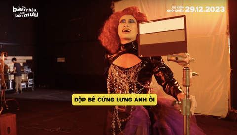 'Phát sốt' khi Kiều Minh Tuấn hôn Diệu Nhi ở Trên bàn nhậu dưới bàn mưu- Ảnh 3. Kiều Minh Tuấn “hờn dỗi” ê kíp vì không cổ vũ cho mình lúc đang nhiệt tình “khoe” vũ đạo “nóng bỏng” trên sân khấu.