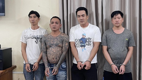 Bắt 3 nhóm tín dụng đen, chuyên đánh người thân nếu người vay không trả tiền- Ảnh 1. Nhóm của Nguyễn Đại Đức tại cơ quan công an - Ảnh: Công an cung cấp