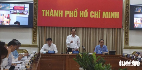 Chủ tịch Phan Văn Mãi: Không thể chấp nhận theo cách cũ, 200km metro sẽ mất cả 100 năm- Ảnh 2. Chủ tịch UBND TP.HCM Phan Văn Mãi phát biểu tại cuộc họp - Ảnh: ĐỨC PHÚ
