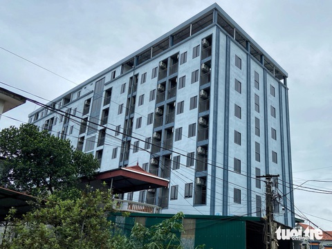 Chung cư mini cả trăm phòng sai phạm: Chủ tịch huyện Thạch Thất 'chịu trách nhiệm toàn diện'- Ảnh 1. Chung cư mini 9 tầng với hàng trăm phòng ngủ xây sai phép trên địa bàn huyện Thạch Thất - Ảnh: QUANG THẾ