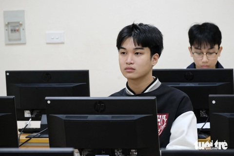 95,85/100 là điểm cao nhất đợt 1 thi đánh giá tư duy- Ảnh 1. Thí sinh tham dự kỳ thi đánh giá tư duy năm 2024 đợt 1 tại khu vực thi Đại học Bách khoa Hà Nội - Ảnh: NGUYÊN BẢO
