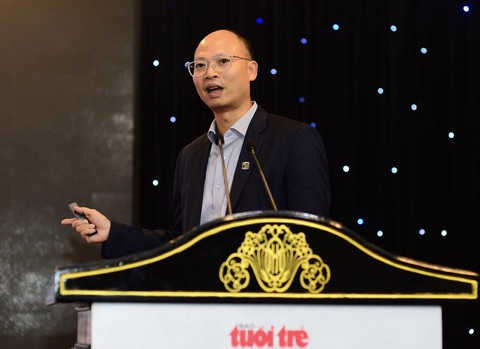 'Chết từ từ' nếu sử dụng nội thất không cẩn thận- Ảnh 5. Ông Lê Trung Thành, viện trưởng Viện Vật liệu xây dựng, trình bày tại hội thảo - Ảnh: QUANG ĐỊNH