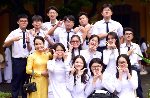 Học sinh Trường THPT Nguyễn Thị Minh Khai (quận 3, TP.HCM) trong lễ khai giảng sáng 5-9 vừa qua - Ảnh: DUYÊN PHAN Học sinh Trường THPT Nguyễn Thị Minh Khai (quận 3, TP.HCM) trong lễ khai giảng sáng 5-9 vừa qua - Ảnh: DUYÊN PHAN