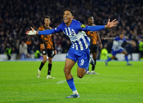 Những đội giành vé đi tiếp tại Europa League- Ảnh 1. Joao Pedro giúp Brighton giành vé vào vòng 16 đội Europa League một cách kịch tính - Ảnh: REUTERS
