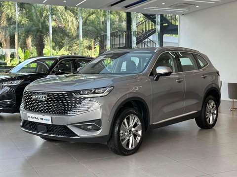 800 triệu mua xe gì chạy tiết kiệm xăng nhất hiện nay?- Ảnh 2. Được trang bị động cơ hybrid, Haval H6 HEV rất tiết kiệm xăng, được Cục Đăng kiểm Việt Nam chứng nhận có mức tiêu thụ nhiên liệu chỉ 3,50 lít/100km đường đô thị. Con số này tốt hơn Toyota Camry HV, Toyota Corolla Cross HV và Suzuki Ertiga Hybrid - Ảnh: Đại lý Haval/Facebook