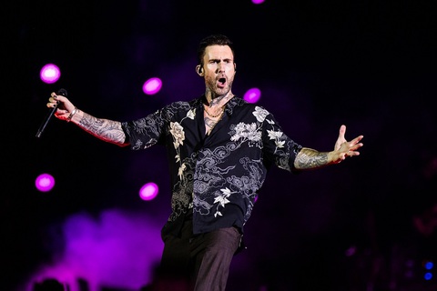 Thủ lĩnh Adam Levine của ban nhạc Maroon 5 biểu diễn trên sân khấu quốc tế - Ảnh: Getty Images Thủ lĩnh Adam Levine của ban nhạc Maroon 5 biểu diễn trên sân khấu quốc tế - Ảnh: Getty Images