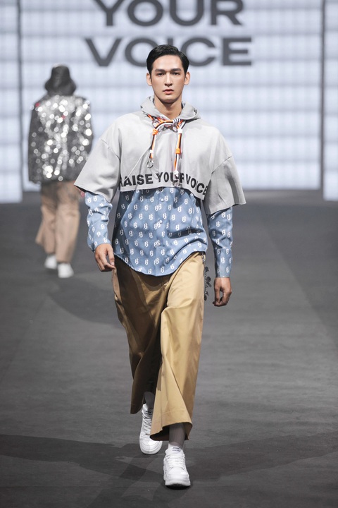 Hoa hậu Ngọc Châu catwalk đầy quyền lực trong show Cảm hứng Việt Nam- Ảnh 3. Người mẫu Minh Thoại