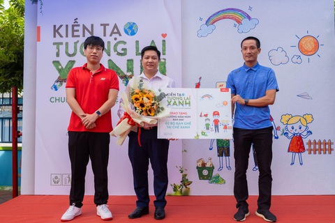 Tái sinh rác thải nhựa, cùng 10.000 học sinh ươm mầm xanh cho hành tinh- Ảnh 1. Tái sinh rác thải nhựa, cùng 10.000 học sinh ươm mầm xanh cho hành tinh- Ảnh 1.