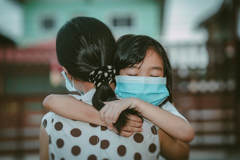 Vi rút cúm ‘hoành hành’ mùa lễ hội: 3 nhóm người sau không được lơ là!- Ảnh 1. Trẻ em với hệ miễn dịch yếu và chưa hoàn thiện là đối tượng tấn công của vi rút cúm mùa