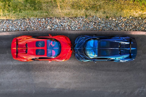 Muốn có Bugatti giống vợ, người chồng đứng hình vì chỉ đổi ngoại thất cũng mất 7 tháng- Ảnh 4. Lớp sơn ngoài, họa tiết đặc biệt và cửa sổ trời Sky View khiến công đoạn tùy biến lại siêu xe Pháp rất lâu và công phu - Ảnh: Bugatti