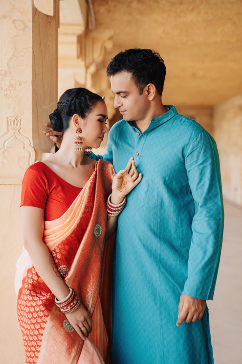 Chồng Ấn cùng hơn 50 diễn viên Ấn Độ tham gia MV Bollywood 'Hoa cỏ mùa xuân' của Võ Hạ Trâm Chồng Ấn cùng hơn 50 diễn viên Ấn Độ tham gia MV Bollywood 'Hoa cỏ mùa xuân' của Võ Hạ Trâm
