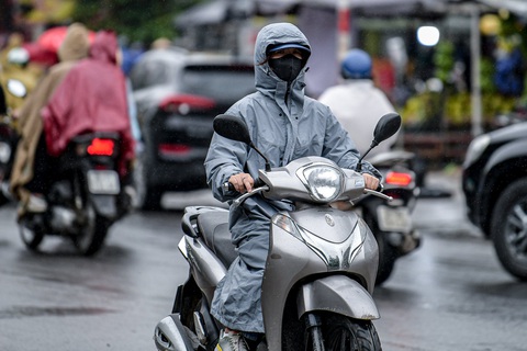 Thời tiết hôm nay 16-12: Bắc Bộ chuyển rét, Trung Bộ mưa to, Nam Bộ khô hanh- Ảnh 1. Hôm nay 16-12, thời tiết Bắc Bộ chuyển rét kèm mưa - Ảnh: NAM TRẦN
