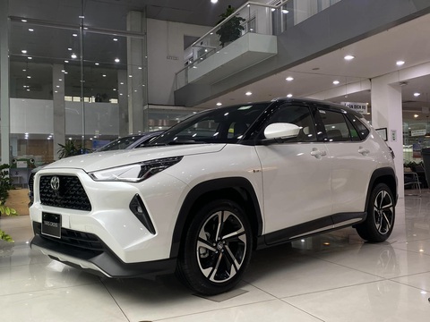 800 triệu mua xe gì chạy tiết kiệm xăng nhất hiện nay?- Ảnh 3. Với mức tiêu thụ nhiên liệu đạt 3,93 lít/100km đường đô thị, Toyota Yaris Cross bản hybrid cũng là một lựa chọn đáng chú ý. Với con số này, đây là mẫu có mức tiêu thụ nhiên liệu thấp nhất phân khúc SUV cỡ B tính đến thời điểm hiện tại - Ảnh: Đại lý Toyota/Facebook