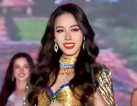Ngọc Hằng trong phần thi trang phục dạ hội - Ảnh: Missosology Ngọc Hằng trong phần thi trang phục dạ hội tại cuộc thi Hoa hậu Liên lục địa - Ảnh: Missosology