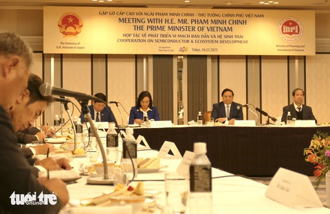 Thủ tướng nói với các tập đoàn công nghệ Nhật: Việt Nam đang là nơi khu trú an toàn trong 'cơn bão'- Ảnh 3. Thủ tướng Phạm Minh Chính khẳng định Việt Nam mong muốn phát triển ngành công nghệ bán dẫn, sản xuất chip và sẽ là cứ điểm an toàn cho doanh nghiệp - Ảnh: L.K