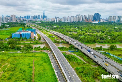 Đường song hành cao tốc TP.HCM - Long Thành - Dầu Giây vừa được khánh thành đưa vào lưu thông, khởi công năm 2017 theo hợp đồng BT (xây dựng - chuyển giao) - Ảnh: QUANG ĐỊNH Đường song hành cao tốc TP.HCM - Long Thành - Dầu Giây vừa được khánh thành đưa vào lưu thông, khởi công năm 2017 theo hợp đồng BT (xây dựng - chuyển giao) - Ảnh: QUANG ĐỊNH