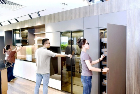 Siết chặt tiêu chuẩn với đồ gỗ có dư lượng hóa chất- Ảnh 1. Thông tư 04 của Bộ Xây dựng có hiệu lực giúp loại bỏ nhiều sản phẩm nội thất không đạt chuẩn, đảm bảo an toàn và sức khỏe cho người sử dụng - Ảnh: T.T.D.