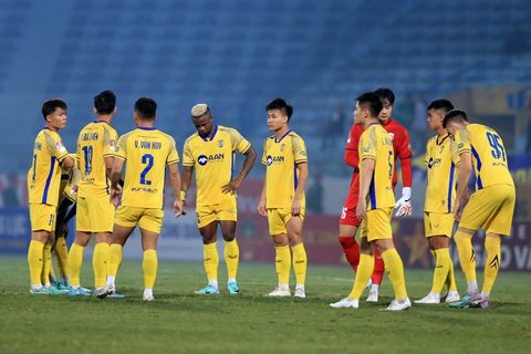 Sông Lam Nghệ An có đội hình trẻ nhất V-League 2023 - 2024 với độ tuổi trung bình là 23 - Ảnh: HOÀNG TÙNG Sông Lam Nghệ An có đội hình trẻ nhất V-League 2023 - 2024, với độ tuổi trung bình là 23 - Ảnh: HOÀNG TÙNG
