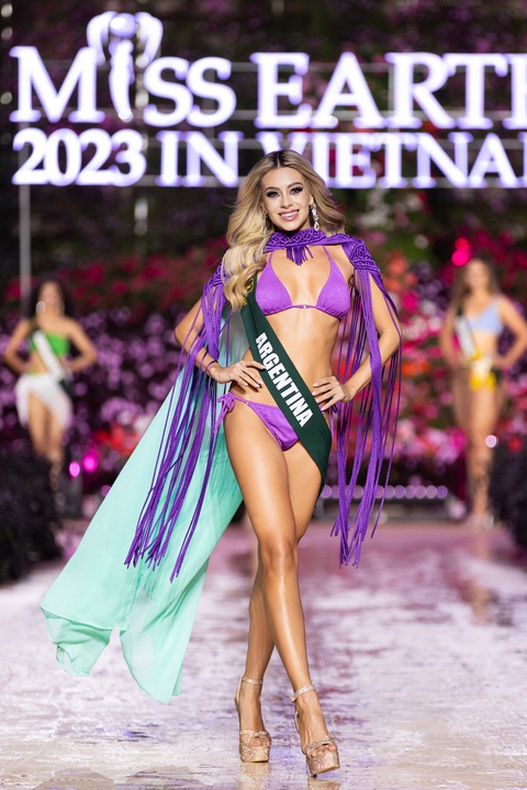 Dàn thí sinh Miss Earth 'sưởi ấm' Đà Lạt với phần thi bikini cực nóng bỏng- Ảnh 5. Dàn thí sinh Miss Earth 'sưởi ấm' Đà Lạt với phần thi bikini cực nóng bỏng- Ảnh 5.