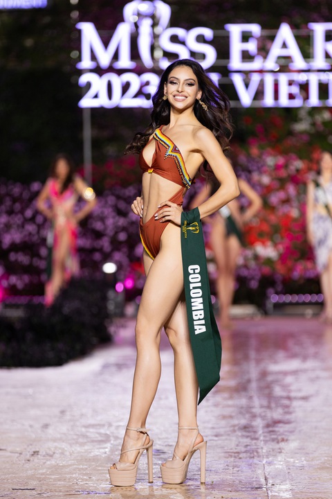 Dàn thí sinh Miss Earth 'sưởi ấm' Đà Lạt với phần thi bikini cực nóng bỏng- Ảnh 6. Dàn thí sinh Miss Earth 'sưởi ấm' Đà Lạt với phần thi bikini cực nóng bỏng- Ảnh 6.