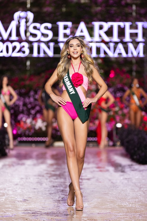 Dàn thí sinh Miss Earth 'sưởi ấm' Đà Lạt với phần thi bikini cực nóng bỏng- Ảnh 7. Dàn thí sinh Miss Earth 'sưởi ấm' Đà Lạt với phần thi bikini cực nóng bỏng- Ảnh 7.