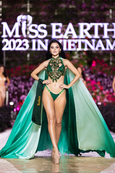Dàn thí sinh Miss Earth 'sưởi ấm' Đà Lạt với phần thi bikini cực nóng bỏng- Ảnh 11. Dàn thí sinh Miss Earth 'sưởi ấm' Đà Lạt với phần thi bikini cực nóng bỏng- Ảnh 11.