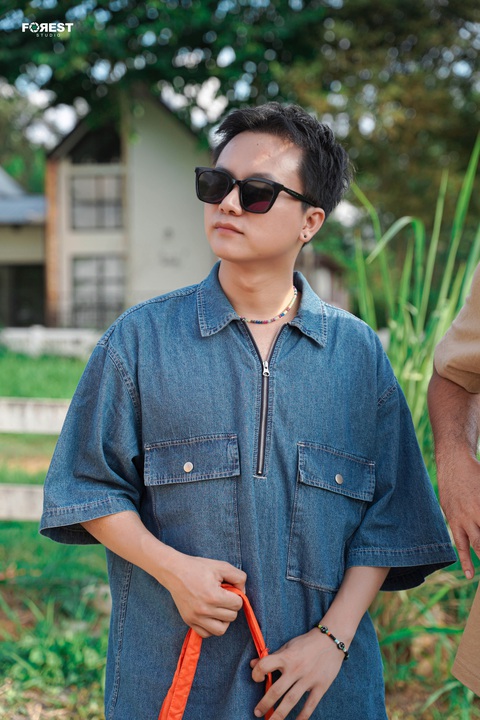 Tiến Luật cầu hôn Thu Trang bằng một chiếc bánh bao- Ảnh 3. “Cựu đội trưởng” Bùi Công Nam bị xịt keo vì nhận được cơn mưa lời “khen” từ các thành viên.