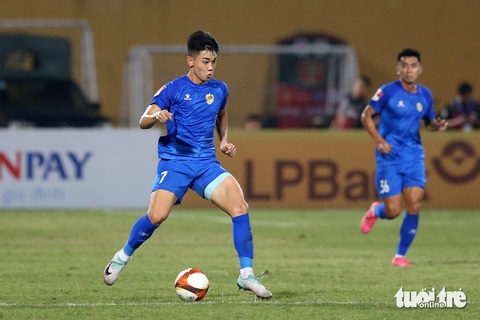 Tiền vệ 19 tuổi Nguyễn Đình Bắc duy trì phong độ cao ở V-League - Ảnh: HOÀNG TÙNG Tiền vệ 19 tuổi Nguyễn Đình Bắc duy trì phong độ cao ở V-League - Ảnh: HOÀNG TÙNG