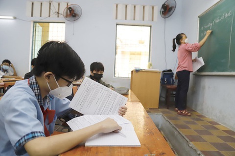 10 năm đổi mới giáo dục: Đừng để lương giáo viên vẫn là điều 'sẽ tiếp tục đề xuất'- Ảnh 1. Vấn đề lương giáo viên vẫn là điều