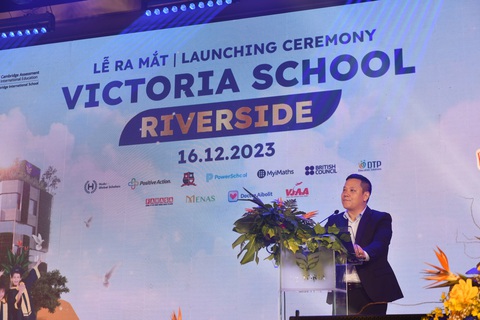 Ra mắt Trường Quốc tế Song ngữ Victoria Riverside với sự đồng hành của UNESCO- Ảnh 4. Giáo sư Lê Anh Vinh - đại diện Hội đồng Chuyên môn cấp cao của Hệ thống giáo dục Victoria School - phát biểu về mô hình Happy School.