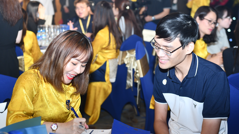 Ra mắt Trường Quốc tế Song ngữ Victoria Riverside với sự đồng hành của UNESCO- Ảnh 3. Phụ huynh tìm hiểu thông tin về trường Victoria Riverside