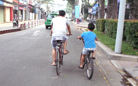 Tập cho con chủ động trong nhiều sinh hoạt cá nhân cũng là cách giúp con trưởng thành - Ảnh minh họa: T.T.D. Tập cho con chủ động trong nhiều sinh hoạt cá nhân cũng là cách giúp con trưởng thành - Ảnh minh họa: T.T.D.
