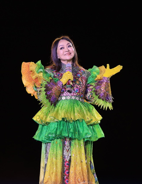 'Cú Tây Bắc' Hương Lan bày tỏ thương một mascot duy nhất ở Ca sĩ mặt nạ- Ảnh 3. 'Cú Tây Bắc' Hương Lan bày tỏ thương một mascot duy nhất ở Ca sĩ mặt nạ- Ảnh 3.