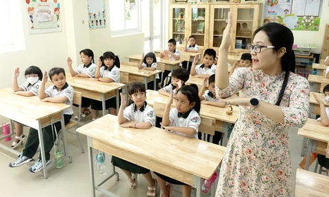 Cô trò Trường tiểu học Bàu Sen (Q.5, TP.HCM) trong giờ học - Ảnh: NHƯ HÙNG Cô trò Trường tiểu học Bàu Sen (Q.5, TP.HCM) trong giờ học - Ảnh: NHƯ HÙNG
