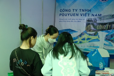 May mặc, da giày 'lên sàn' tuyển dụng lao động trở lại- Ảnh 2. Nhiều công ty may mặc, da giày sau nhiều đợt cắt giảm trong năm 2023 đã bắt đầu tuyển dụng trở lại - Ảnh: VŨ THỦY