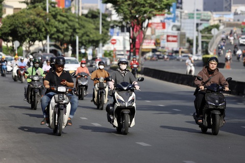 Thời tiết hôm nay 18-12: Bắc Bộ rét đậm, Trung Bộ mưa to, Nam Bộ nắng gắt- Ảnh 1. Hôm nay 18-12, thời tiết Nam Bộ nắng gắt, trời quang đãng - Ảnh: PHƯƠNG QUYÊN