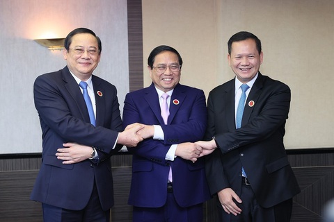 Thủ tướng Malaysia cảm ơn Việt Nam giúp sơ tán công dân từ Myanmar- Ảnh 2. Ba Thủ tướng Việt Nam, Lào và Campuchia tại bữa ăn sáng làm việc - Ảnh: TTXVN