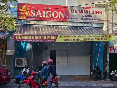 Treo bảng bán thịt dê, bên trong bán... hàng nghi đa cấp- Ảnh 2. Nơi tổ chức hội thảo bán hàng đa cấp tại TP Nha Trang - Ảnh: MINH CHIẾN