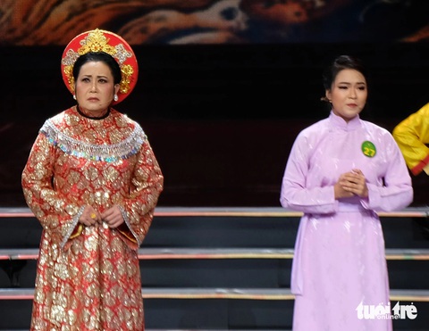 Nghệ sĩ Thanh Hằng (bìa trái) vừa huấn luyện thí sinh Như Ý đoạt giải Chuông vàng vọng cổ năm 2023 - Ảnh: LINH ĐOAN Nghệ sĩ Thanh Hằng (bìa trái) vừa huấn luyện thí sinh Như Ý đoạt giải Chuông vàng vọng cổ năm 2023 - Ảnh: LINH ĐOAN